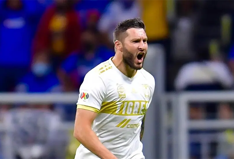 Gignac celebra uno de sus tantos en M&eacute;xico