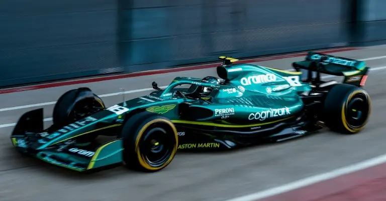 Lance Stroll prueba el monoplaza AMR22 de Aston Martin - Twitter @AstonMartinF1