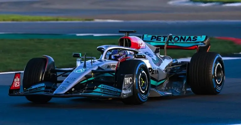 Lewis Hamilton en las pruebas de F1 en Barcelona - Twitter @F1