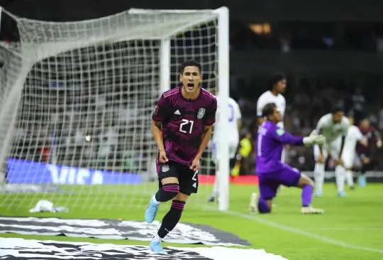 Uriel Antuna celebra su gol ante El Salvador.