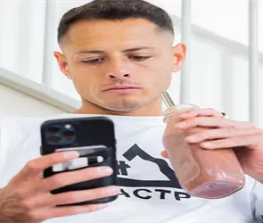 Chicharito responde a los que lo llaman llor&oacute;n