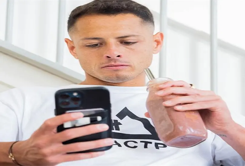 Chicharito se tom&oacute; tiempo para responder