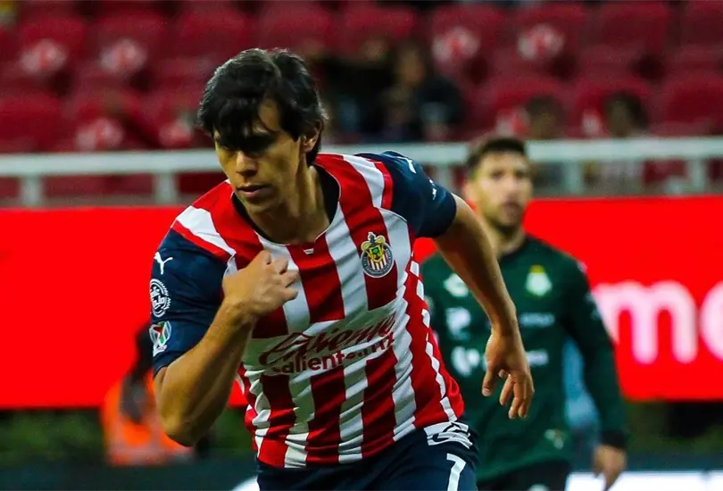 Macías rompe sequía de un año y le da triunfo a Chivas sobre Santos Macías rompe sequía de un año y le da triunfo a Chivas sobre Santos