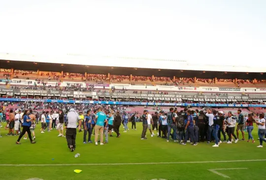 El Estadio Corregidora vivió una batalla campal.