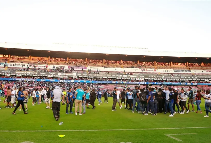 El Estadio Corregidora vivi&oacute; una batalla campal.