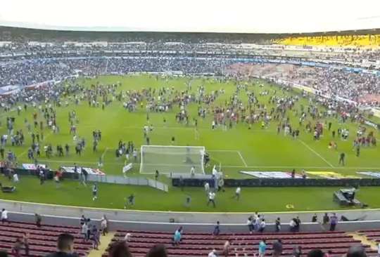 Aficionados de Qurétaro y Atlas protagonizaron una batalla campal en el Estadio Corregidora.