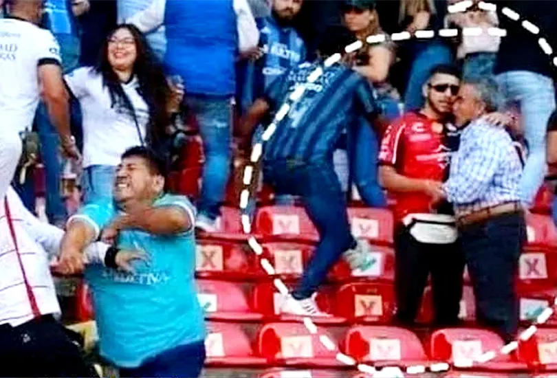 El supuesto aficionado invidente en las gradas