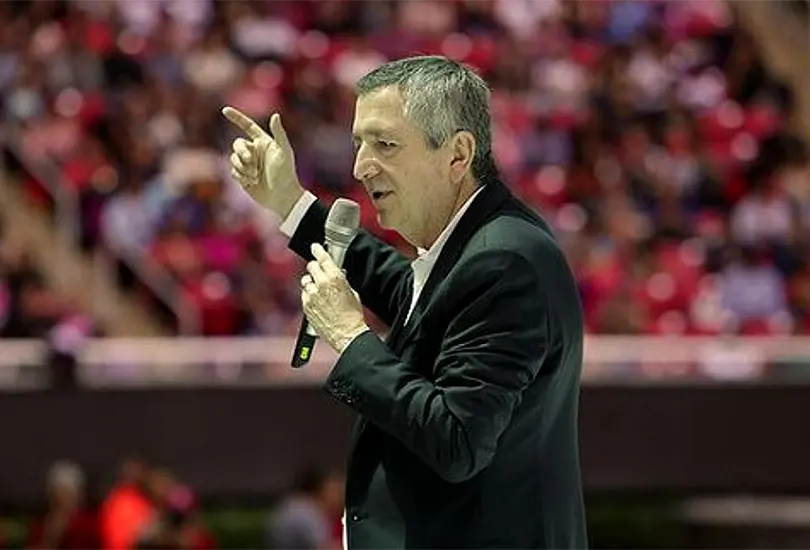 Jorge Vergara prohibió a la barra de Chivas en sus partidos Jorge Vergara prohibió a la barra de Chivas en sus partidos