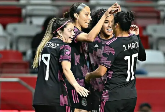 La Selección Mexicana Femenil celebra su victoria a Puerto Rico.