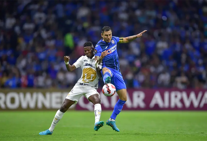 Cruz Azul y Pumas empataron a cero goles en el Azteca.