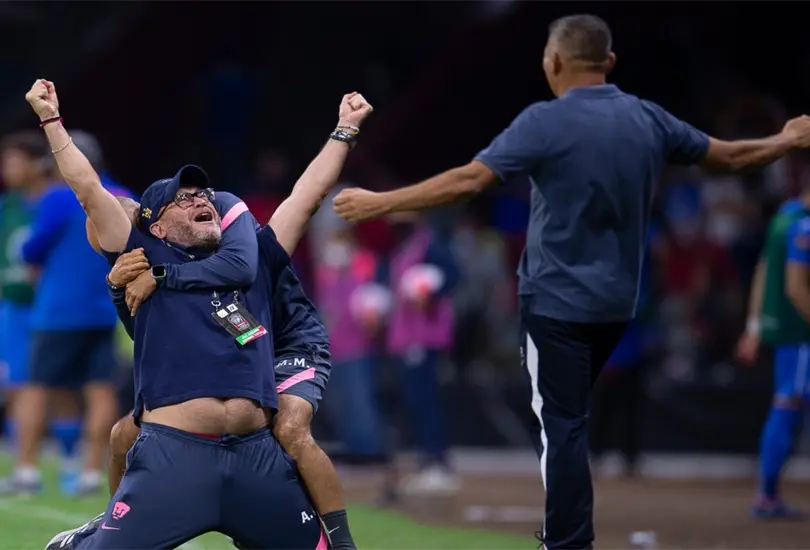 Andrés Lillini festejó eufórico en el Estadio Azteca. Andrés Lillini festejó eufórico en el Estadio Azteca.