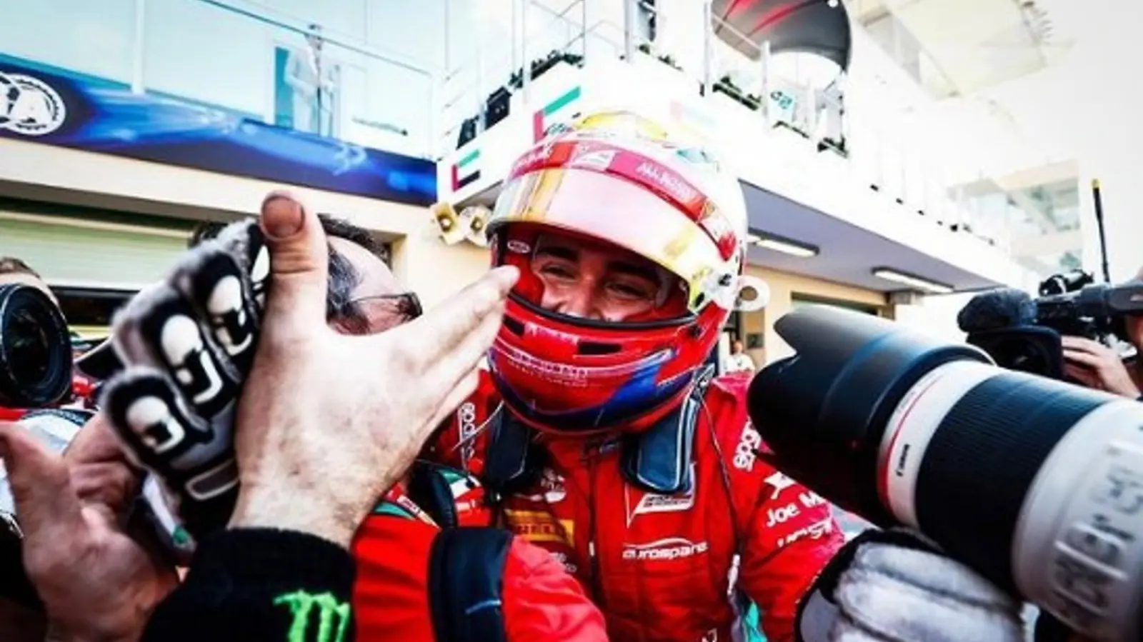 En su primera temporada con la escudería italiana, superó en puntos a su coequipero y tetracampeón del mundo Sebastian Vettel.