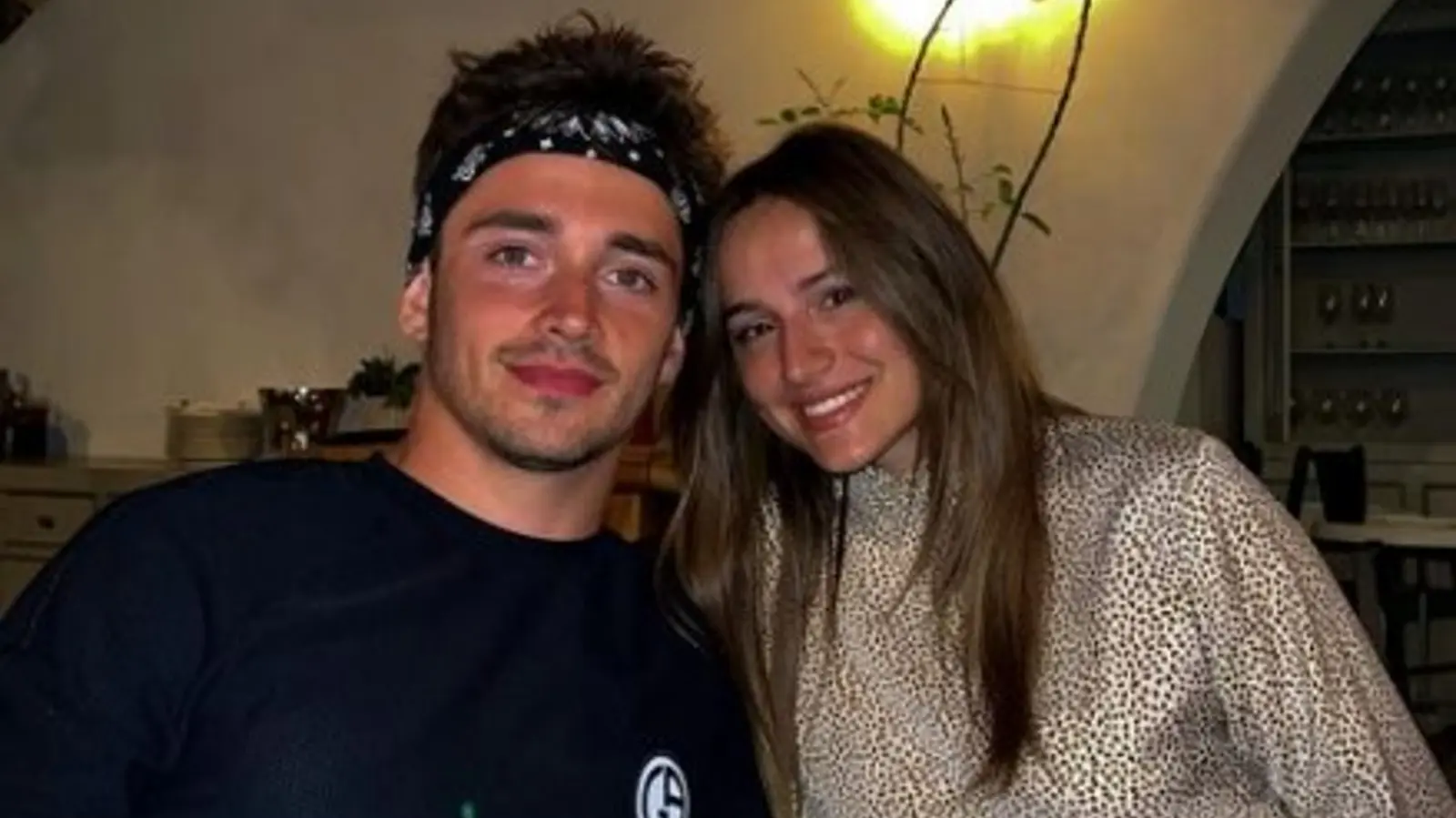 También tiene a su lado a su novia Charlotte Siné, modelo e influencer con quien vive en Mónaco.