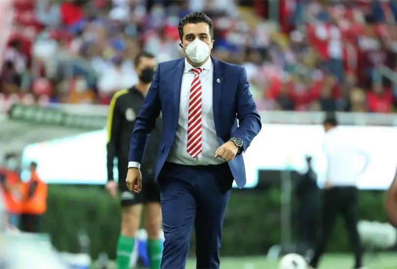 Marcelo Michel Lea&ntilde;o es despedido de Chivas; Pel&aacute;ez sigue en su puesto
