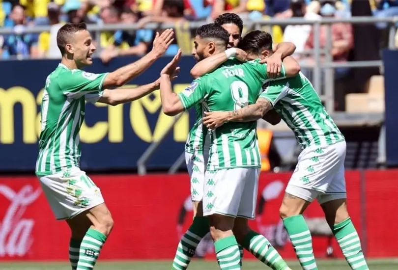 El Real Betis se presenta ante La Real Sociedad con Andr&eacute;s Guardado y la baja de Diego Lainez.