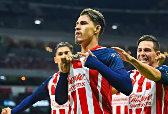 Chicote Calderón celebra su gol ante Cruz Azul.