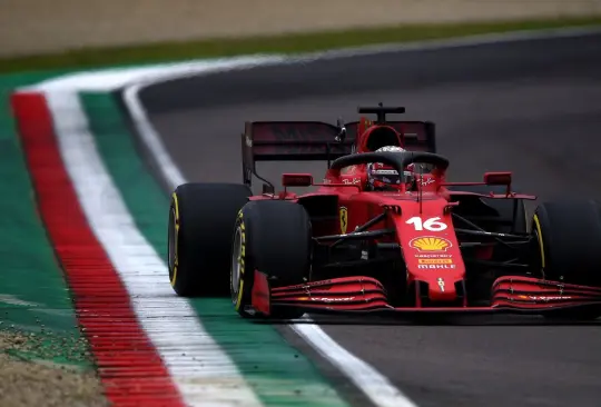 Charles Leclerc, de Ferrari, en el GP de Emilia Romagna 2021