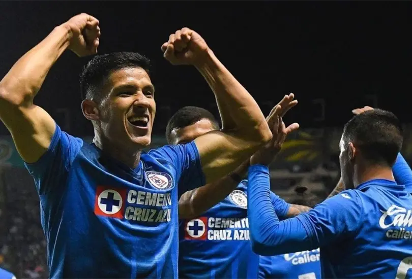 El futbolista mexicano fue elogiado por su técnico al finalizar el partido ante el Atlas. El futbolista mexicano fue elogiado por su técnico al finalizar el partido ante el Atlas.