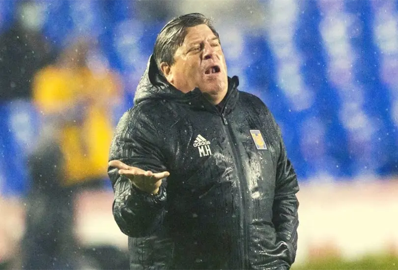 El entrenador de Tigres, Miguel Herrera, a lo largo de su carrera profesional ha registrado varios percances con los árbitros. El entrenador de Tigres, Miguel Herrera, a lo largo de su carrera profesional ha registrado varios percances con los árbitros.