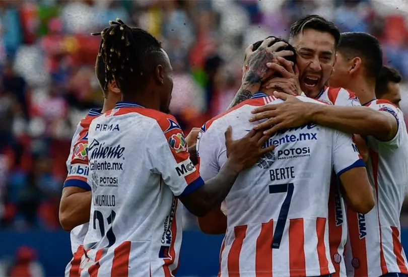San Luis celebra su triunfo ante Pumas.