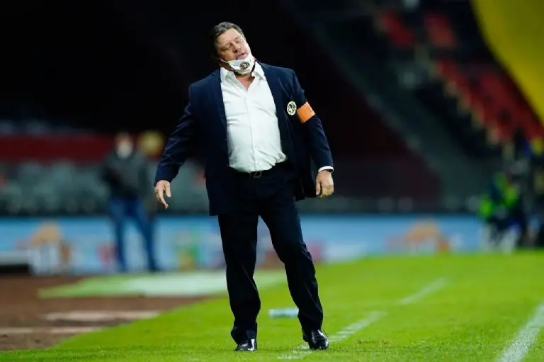 El 'Piojo' Herrera lo ha hecho en casi todos los equipos que ha dirigido. Foto: Cuartoscuro