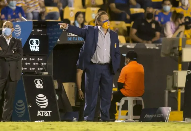 Miguel Herrera en un partido de Tigres. Foto: Cuartoscuro