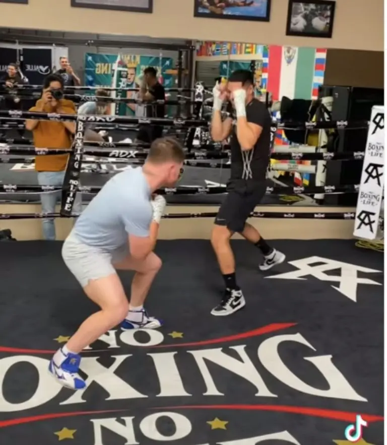 Eduin Caz entrenó con Saúl 'Canelo' Álvarez. (Captura de pantalla)