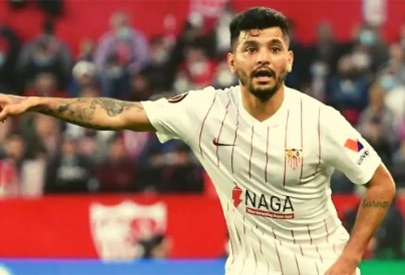 El futbolista mexicano de momento solo piensa en el presente y deja que las cosas se den poco a poco. El futbolista mexicano de momento solo piensa en el presente y deja que las cosas se den poco a poco.