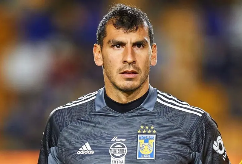 El arquero argentino fue blanco de las críticas por tirarse al césped en un tiro libre. El arquero argentino fue blanco de las críticas por tirarse al césped en un tiro libre.