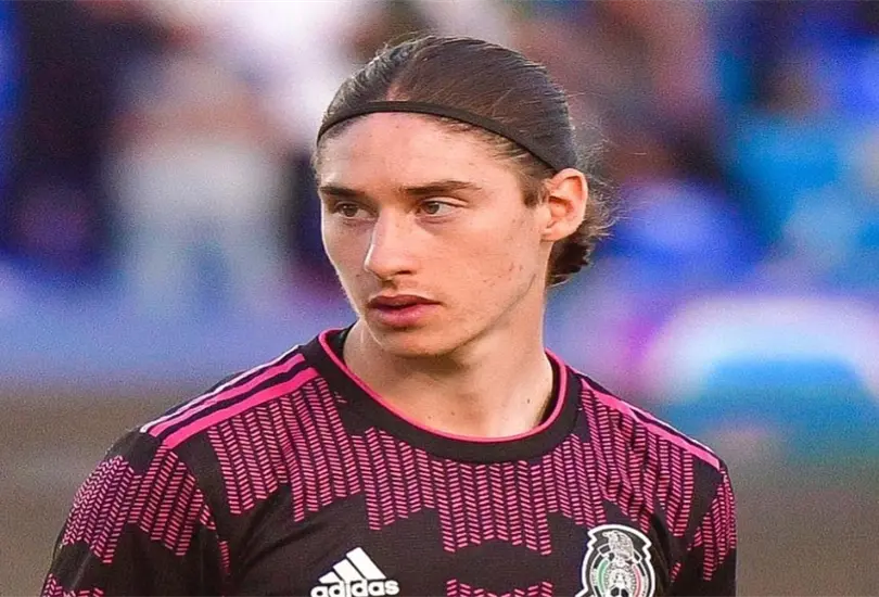 Marcelo Flores a&uacute;n no se convence por cu&aacute;l selecci&oacute;n elegir&aacute;. 