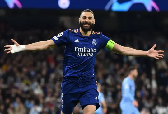 Karim Benzema celebra uno de sus goles ante el Manchester City.