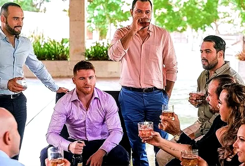 Canelo &Aacute;lvarez con su familia