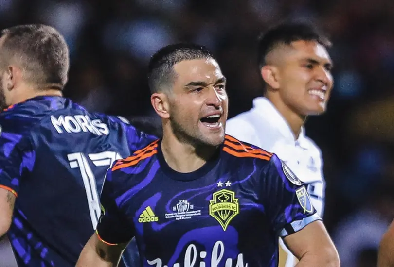 Nicol&aacute;s Lodeiro celebra su doblete ante Pumas.