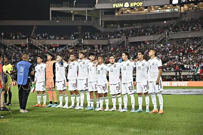 México al entonar el himno nacional - miseleccin.mx