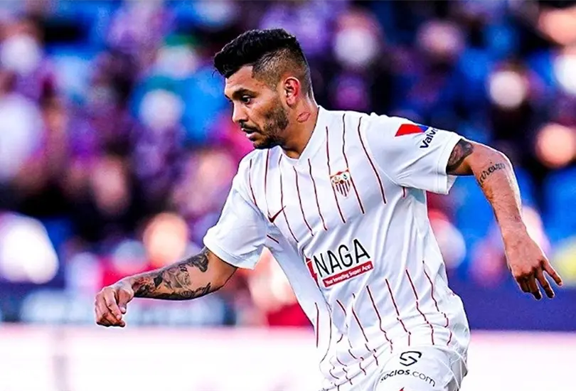 Tecatito Corona busca seguir en su buen nivel con el Sevilla Tecatito Corona busca seguir en su buen nivel con el Sevilla