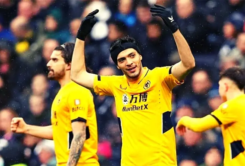 El delantero mexicano confía en que pronto saldrá del bache en el que se encuentra en la actual temporada de la Premier League. El delantero mexicano confía en que pronto saldrá del bache en el que se encuentra en la actual temporada de la Premier League.