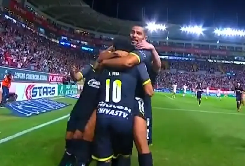 Chivas sacó una agónica victoria que los posiciona mejor en la tabla general del torneo Chivas sacó una agónica victoria que los posiciona mejor en la tabla general del torneo