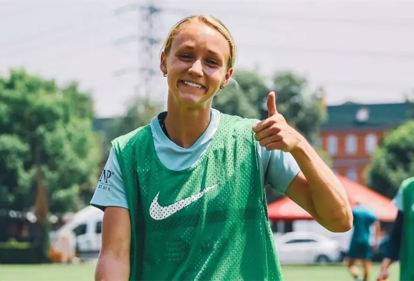 La jugadora estadounidense sorprendi&oacute; a la afici&oacute;n americanista por su manera de hablar espa&ntilde;ol.