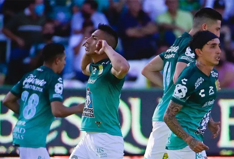 Afici&oacute;n de Le&oacute;n ataca a jugadores del Quer&eacute;taro tras incidente en la Corregidora