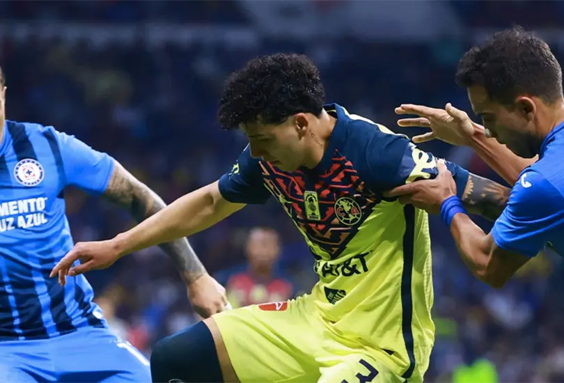 Am&eacute;rica y Cruz Azul empataron a cero en el Azteca.