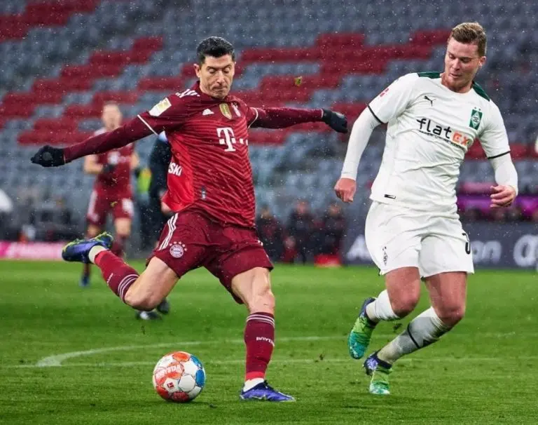 Robert Lewandowski en un juego del Bayern Munich. (@fcbayern)