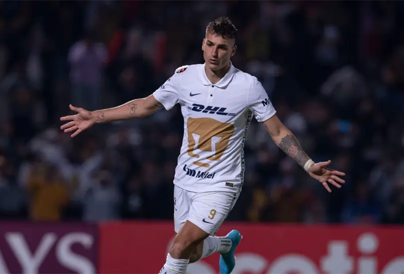 Dinenno celebra gol en Concachampions. Dinenno celebra gol en Concachampions.