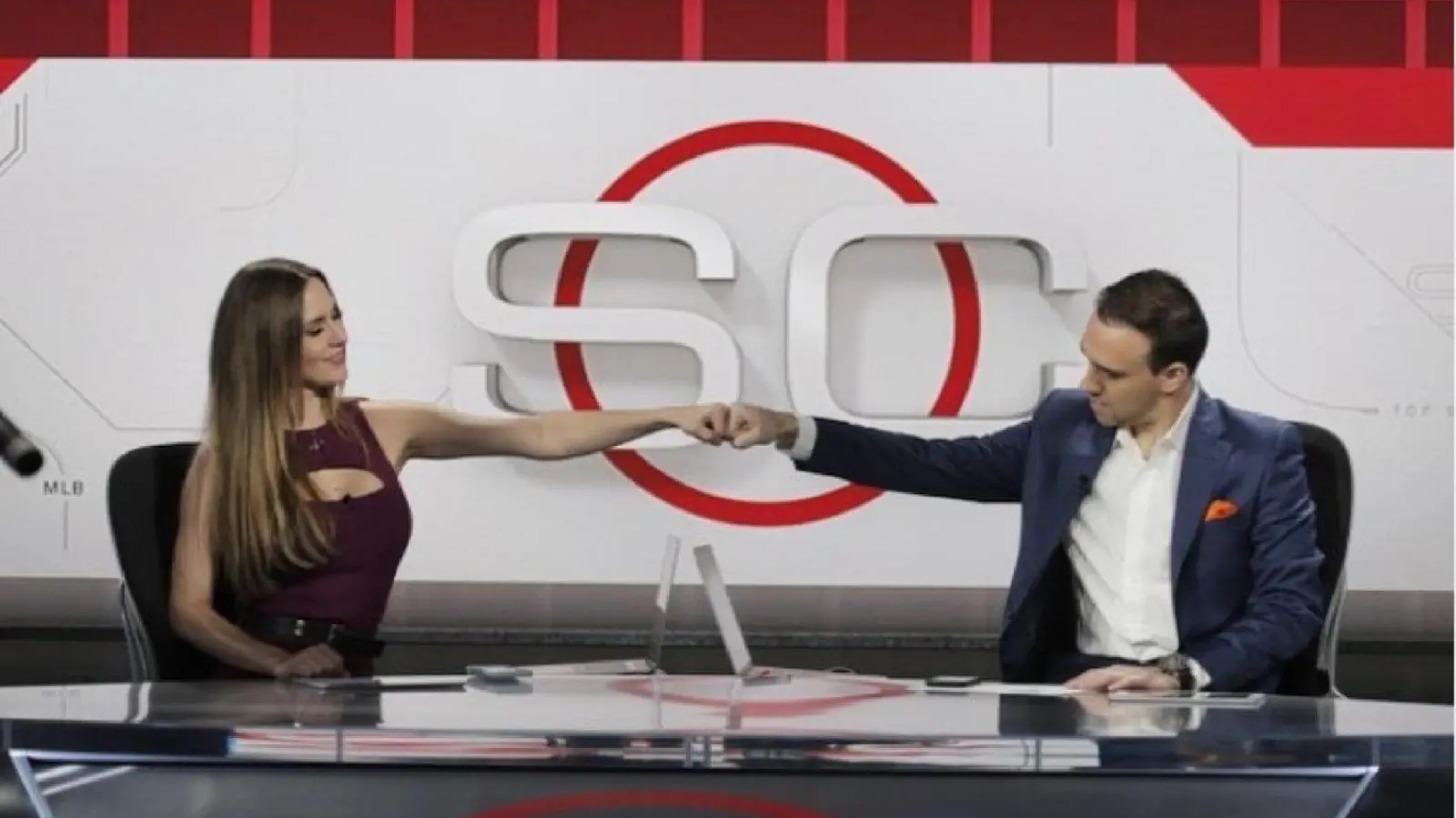 En 2015 se unió a ESPN como presentadora de NFL Live en español.