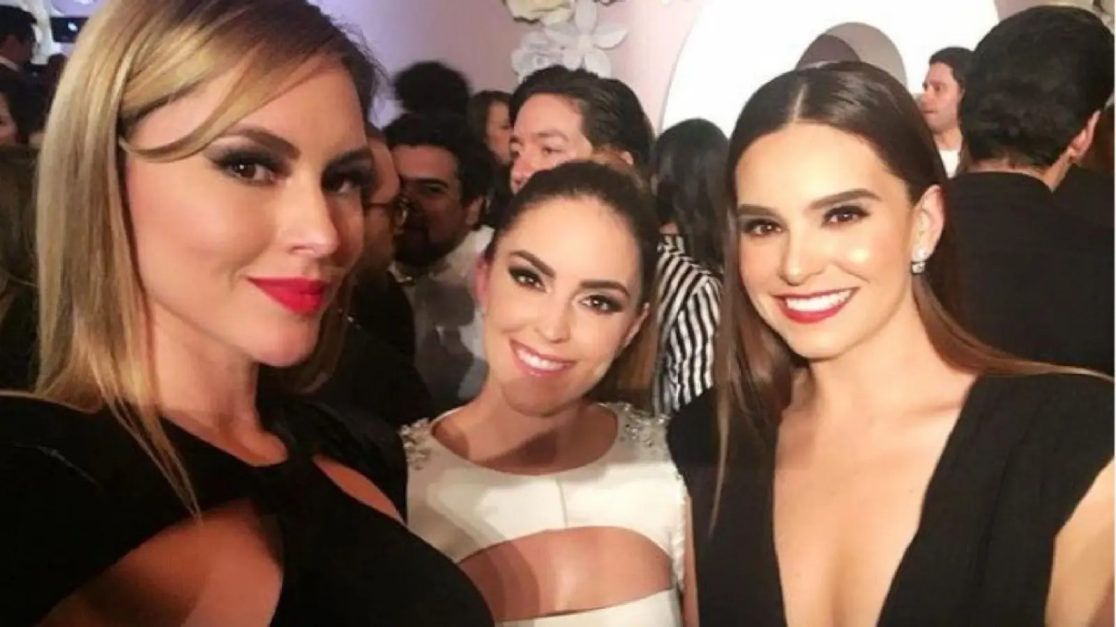 Comenzó su carrera en los medios en TV Azteca Noreste.