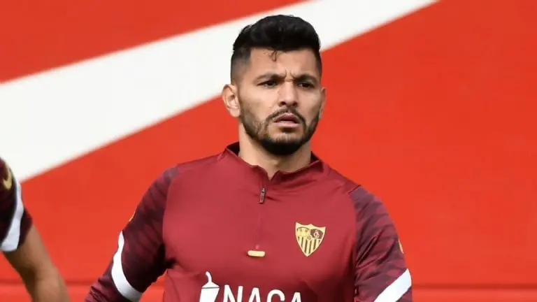 Tecatito Corona en un entrenamiento con el Sevilla - Twitter @SevillaFC