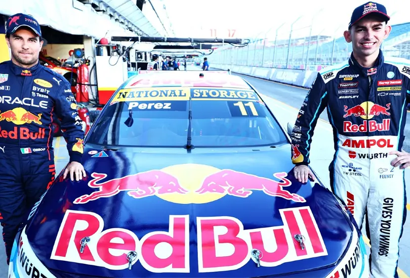 Checo P&eacute;rez dio una vuelta en el Supercar de Red Bull