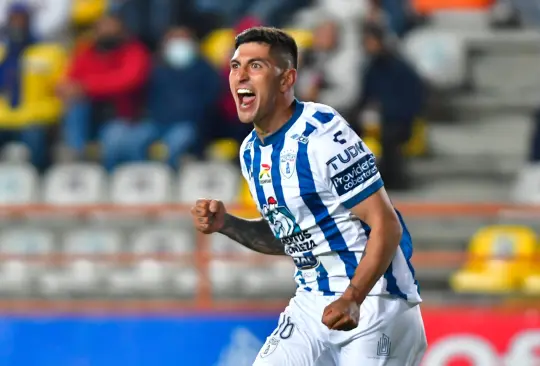 Víctor Guzmán celebra uno de sus goles.