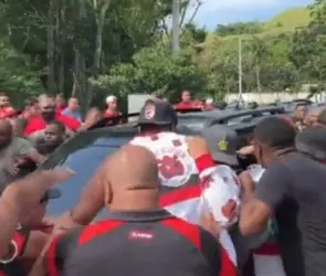 Seguidores del Flamengo agreden e insultan a los futbolistas por los malos resultados