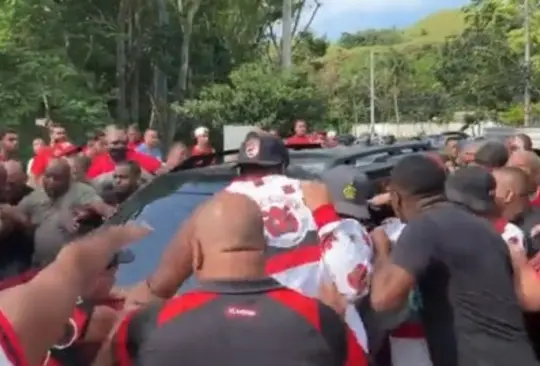 Los aficionados del Flamengo se cansaron de que el equipo haya perdido dos finales en menos de medio año.