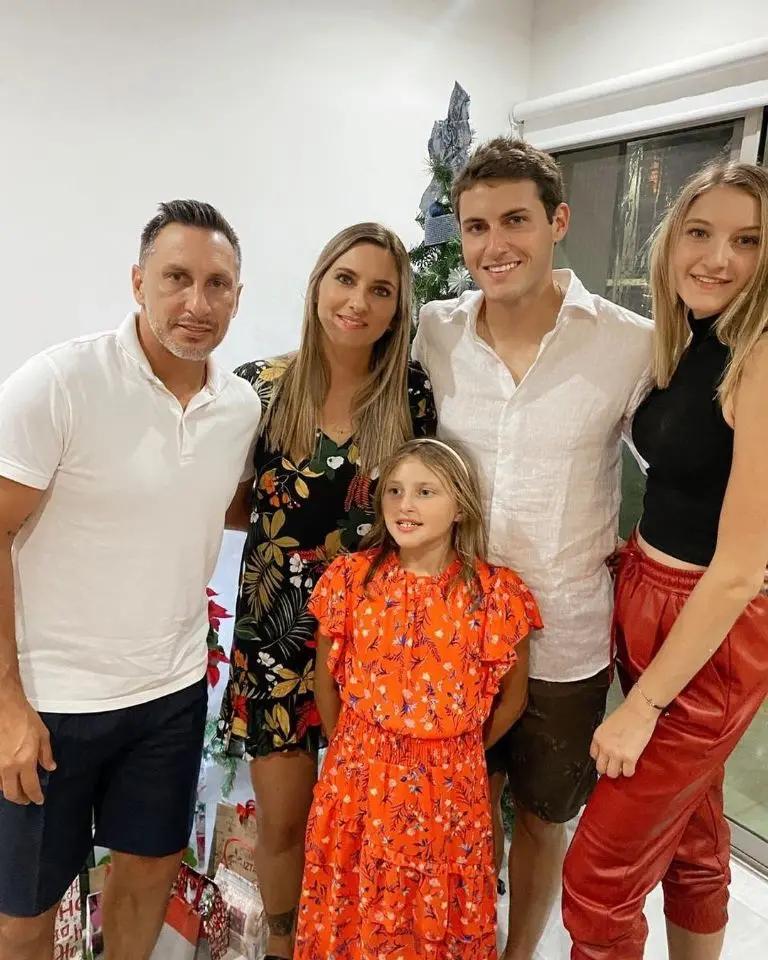 La familia Giménez vivirá un partido especial por el enfrentamiento del padre e hijo en la cancha del Estadio Kraken. Foto: Instagram @sant.gimenez